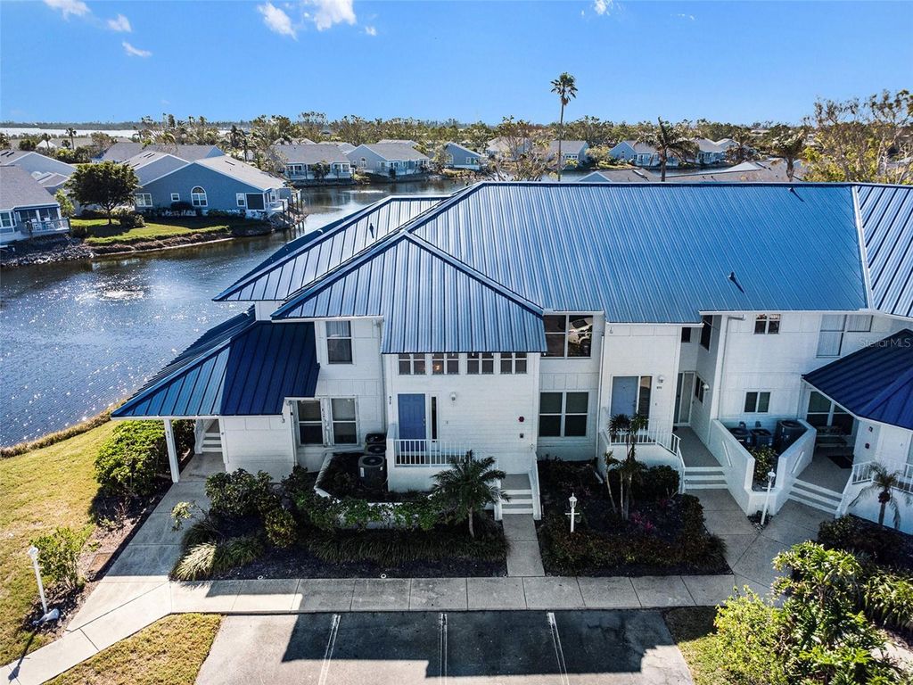 Photo of 972 Sandpiper Circle #972, Bradenton, FL 34209 (MLS # A4667136)