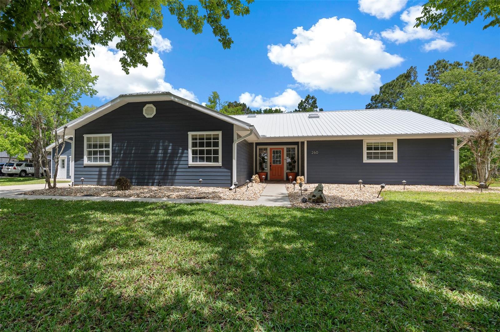 260 COUNTRY CIRCLE DRIVE W