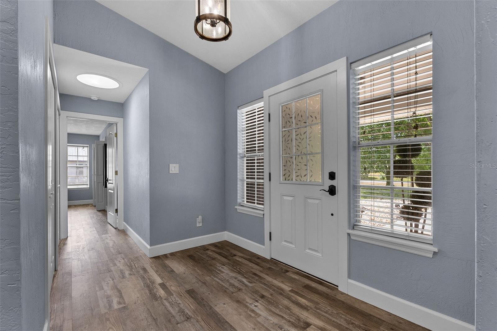 260 COUNTRY CIRCLE DRIVE W