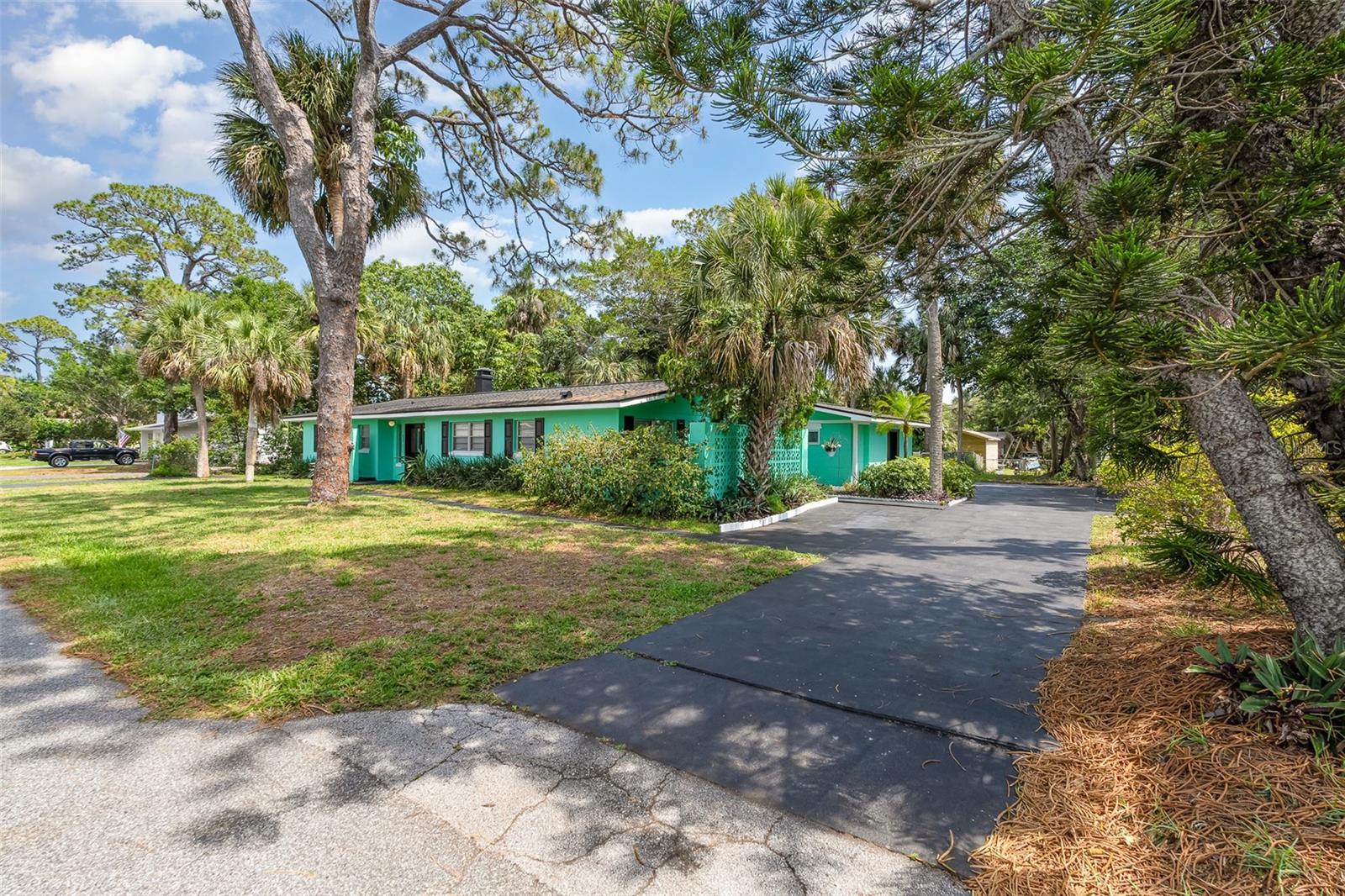 445 PINE BOULEVARD