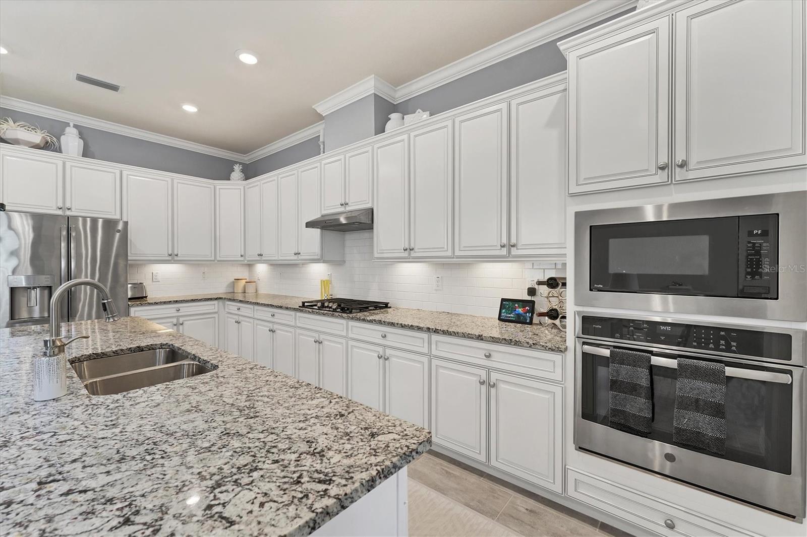 COUNTRY CLUB EAST AT LAKEWD RNCH XX - Residential