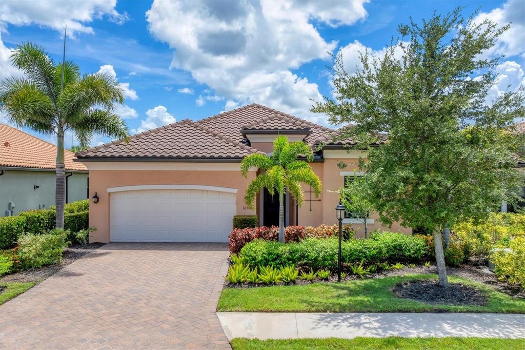 Photo of 16508 Hillside Circle, Bradenton, FL 34202 (MLS # A4661676)