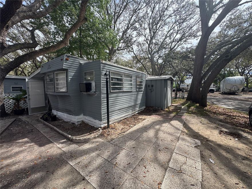 2 Beds, 1 Bath Condo in Apopka. AVAILABLE NOW! ***SEE TERMS, Priced Low, Call Now! 2 Car Garage, Trailer Park, Hardwood Flooring, COMMUNITY has a 24 HOUR Guard Gate, COMMUNITY is GATED, COMMUNITY Pool!! COMMUNITY Clubhouse, COMMUNITY Park, All Kitchen Appliances INCLUDED, Blinds Included. The deposit amount is based upon the application results. Pets: OK - 35 LBS and under(Dangerous Pets are not permitted, Pit Bulls, etc.) Priced $1,075.00 AVAILABLE: NOW