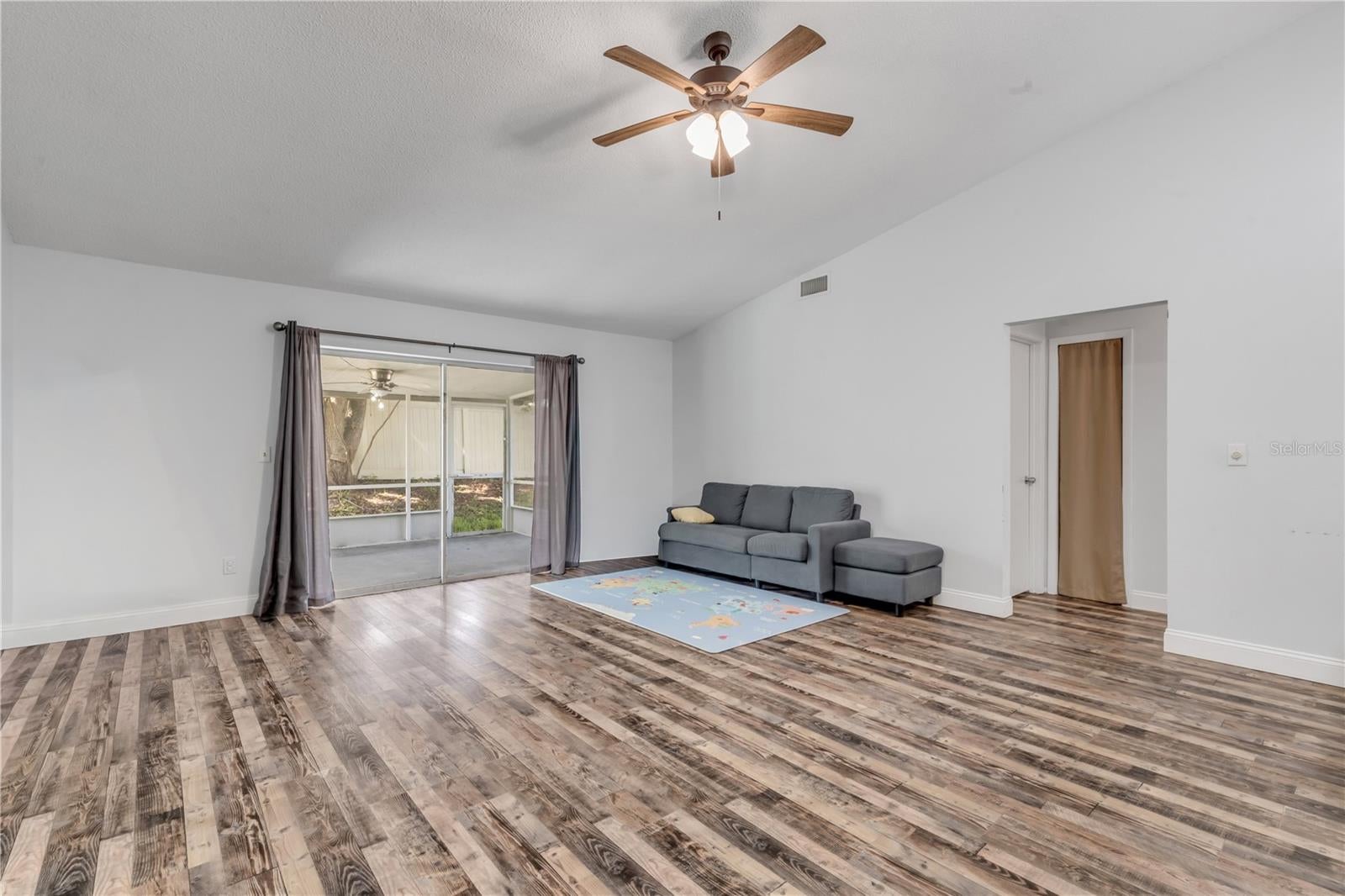 886 ANDKEN LANE