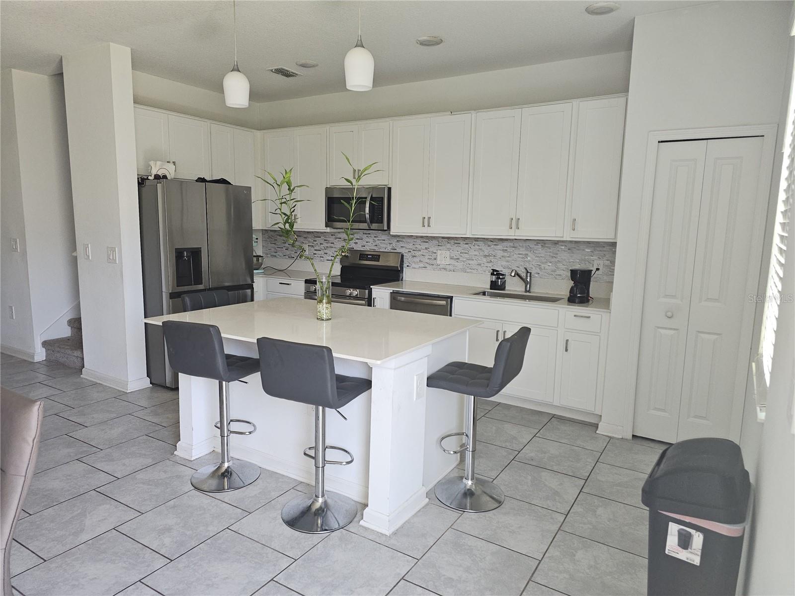 CHATEAU/ASTONIA - Residential