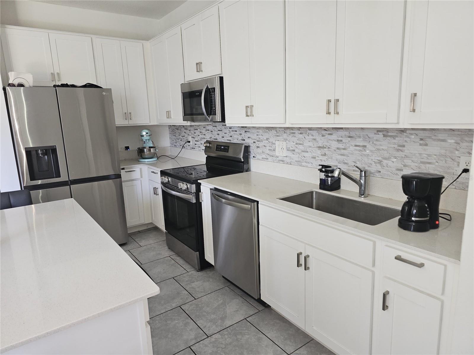 CHATEAU/ASTONIA - Residential