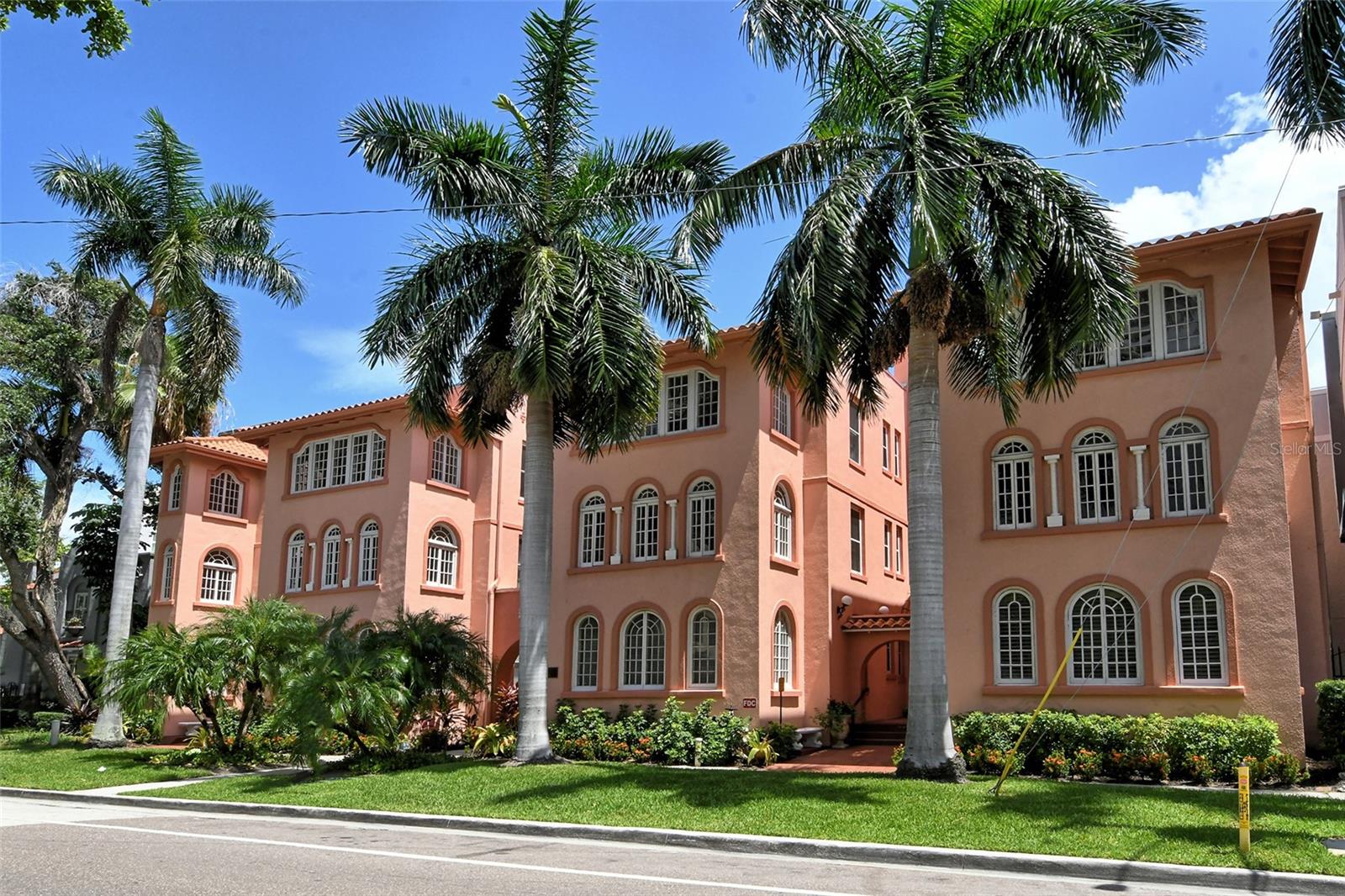 1221 N PALM AVENUE 305