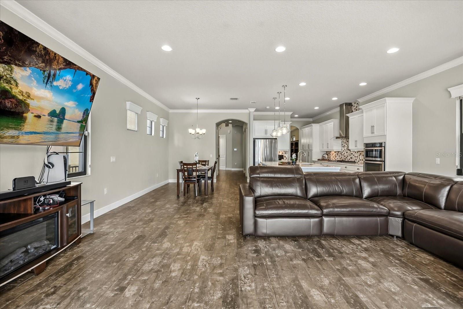 7633 TOSCANA BOULEVARD
