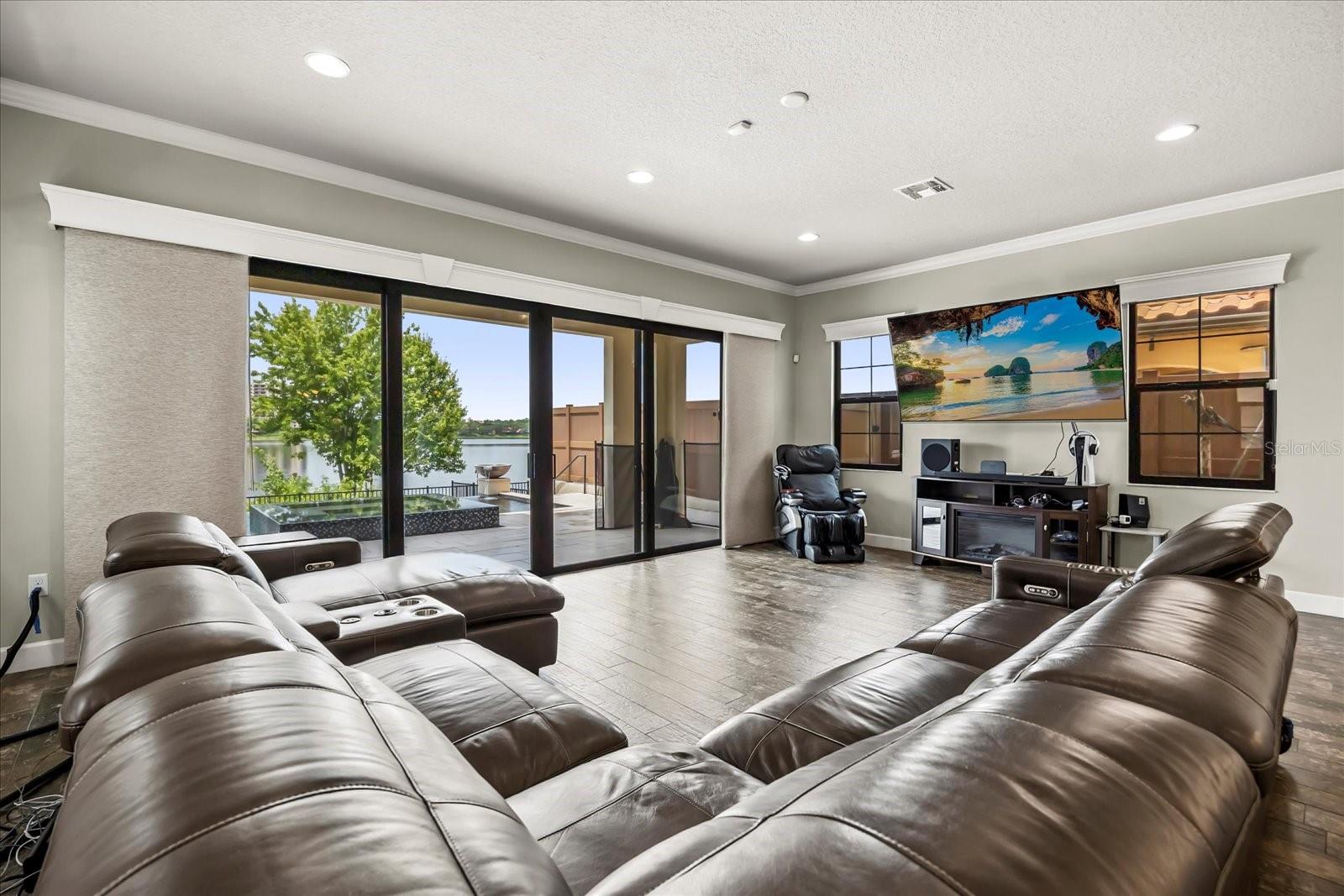 7633 TOSCANA BOULEVARD
