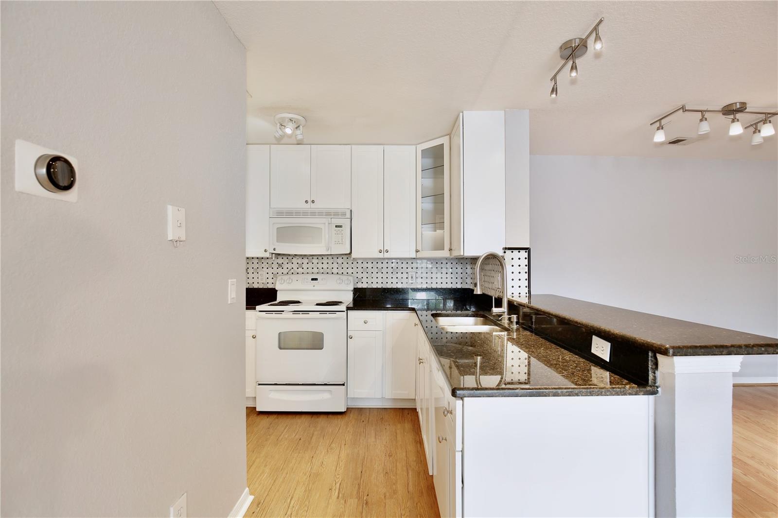 SANDLAKE PRIVATE RESIDENCES - Residential Lease