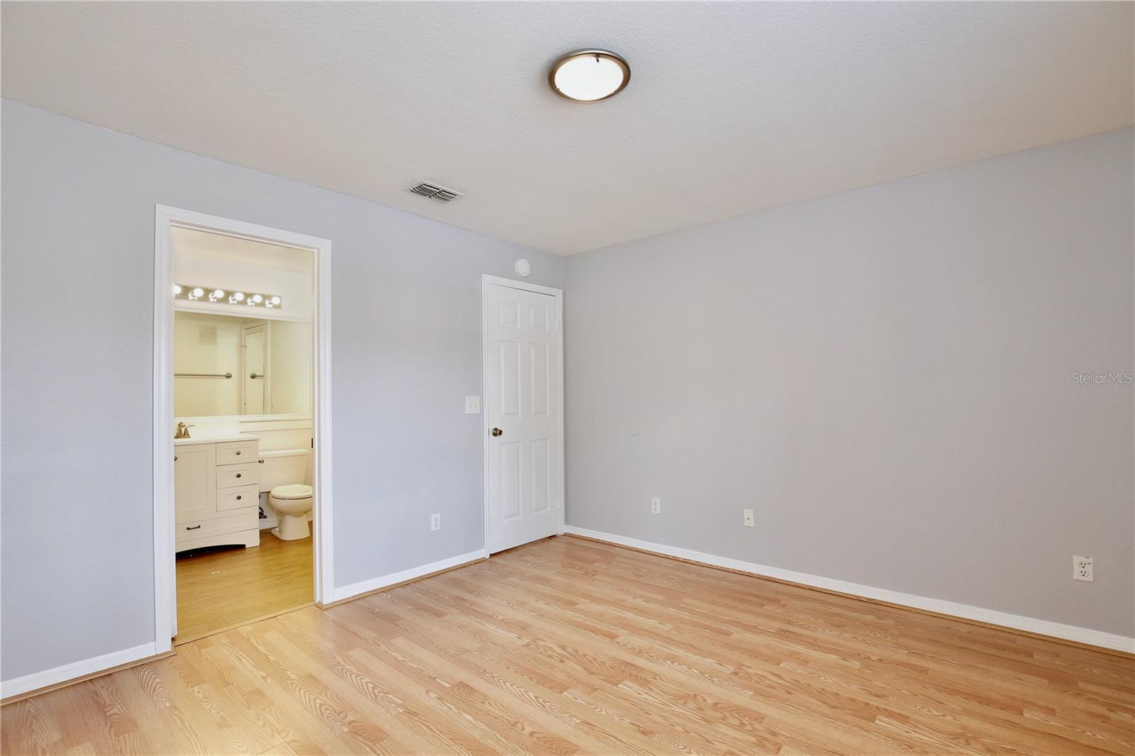 SANDLAKE PRIVATE RESIDENCES - Residential Lease