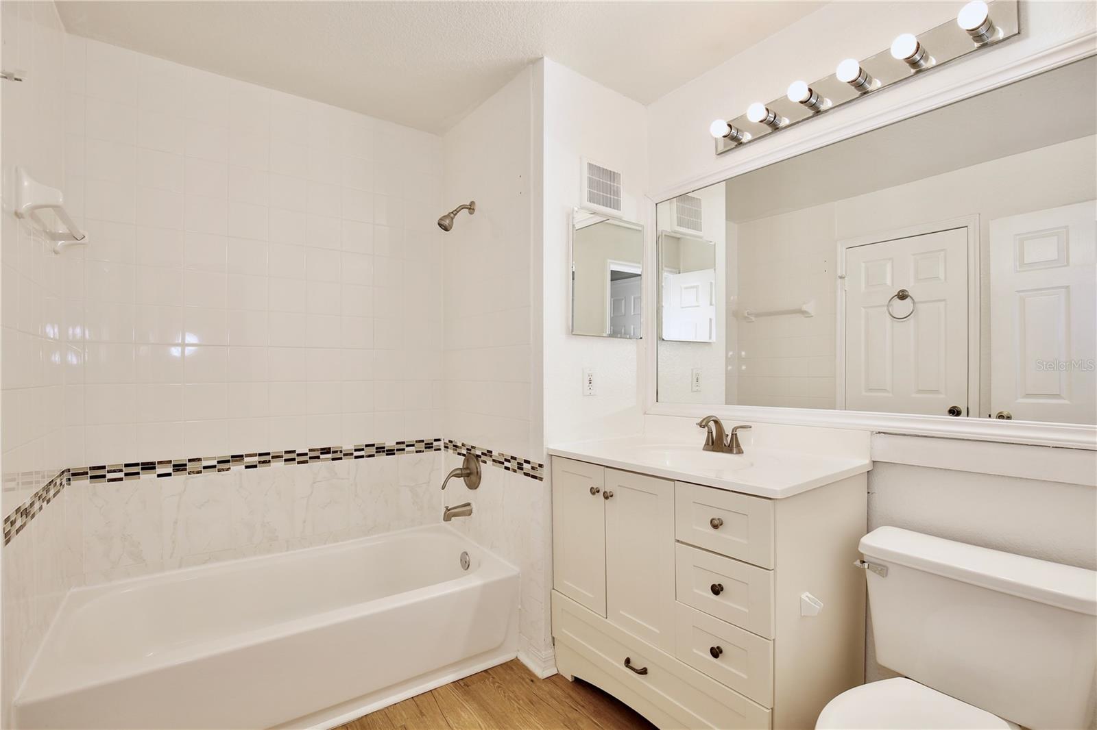 SANDLAKE PRIVATE RESIDENCES - Residential Lease