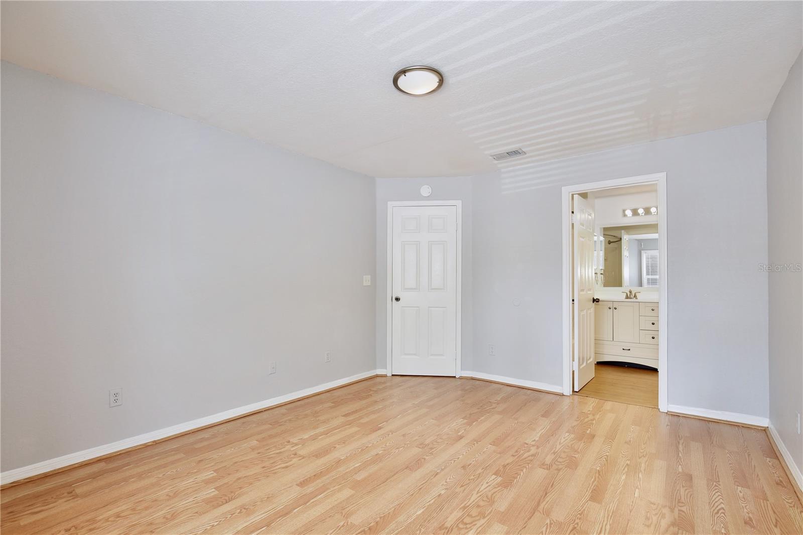 SANDLAKE PRIVATE RESIDENCES - Residential Lease