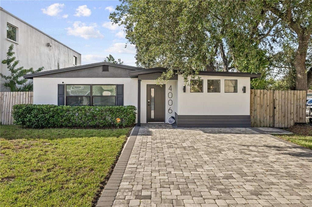 Photo of 4006 W State Street, Tampa, FL 33609 (MLS # TB8553207)