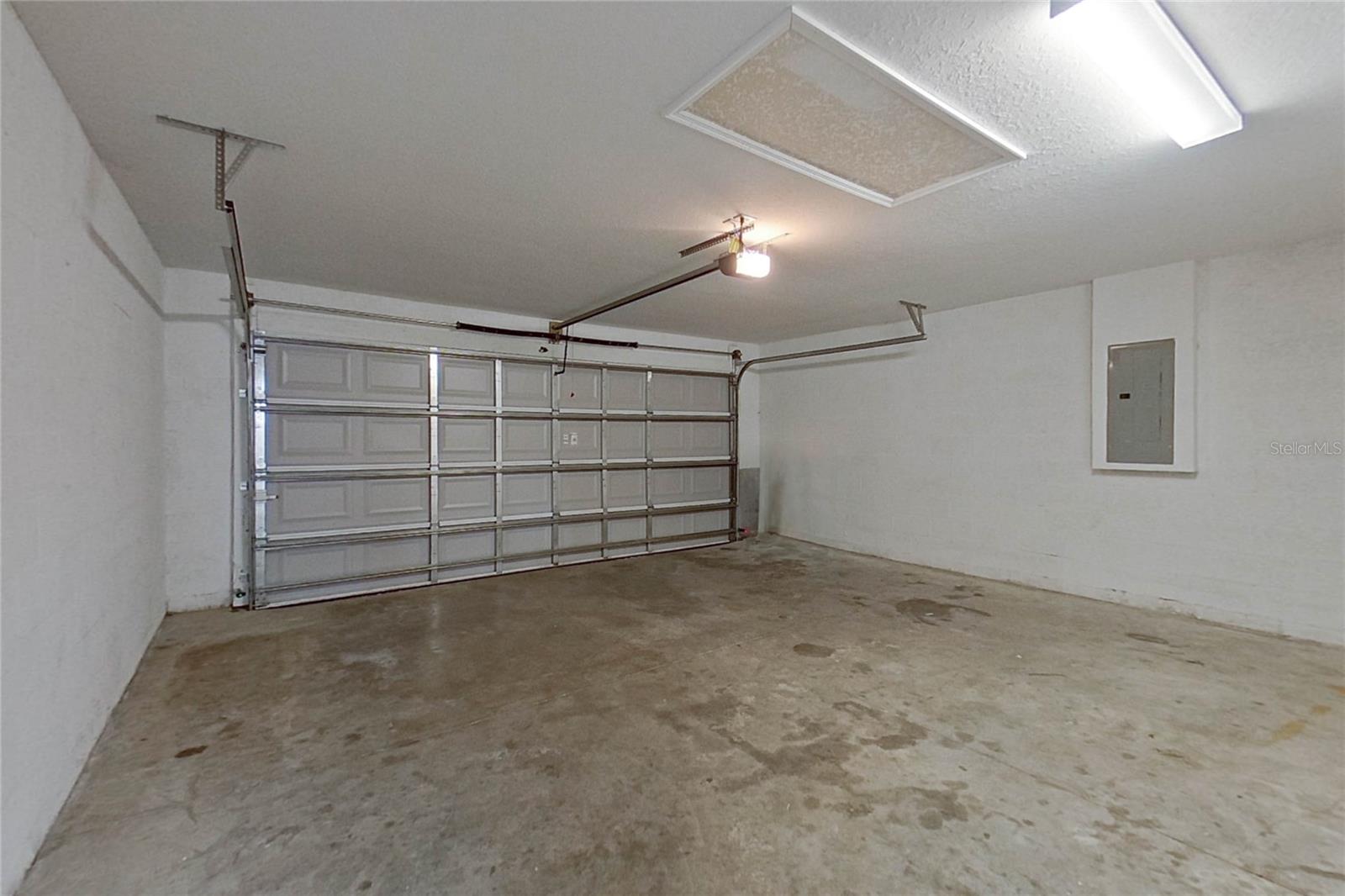 OF BL 1483/MARION OAKS UN TWE - Residential Lease