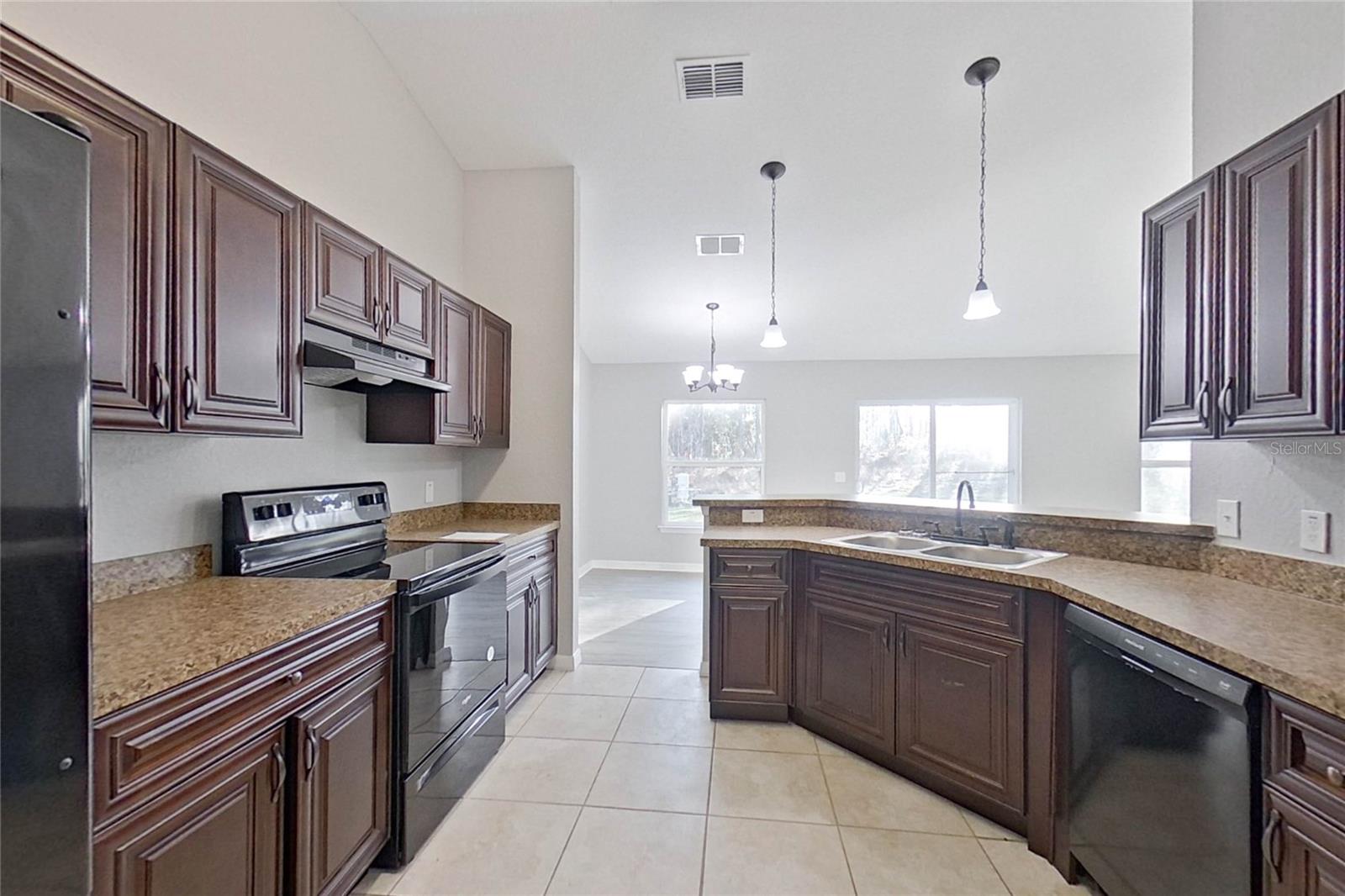 OF BL 1483/MARION OAKS UN TWE - Residential Lease