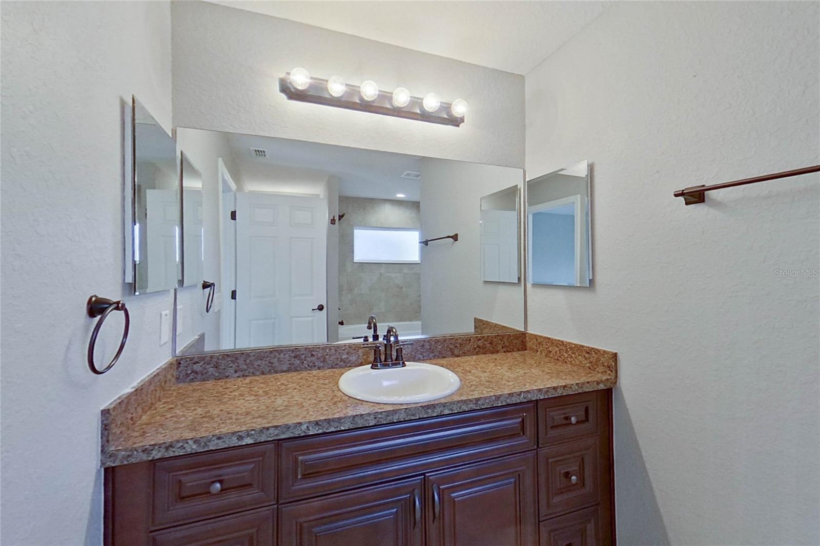 OF BL 1483/MARION OAKS UN TWE - Residential Lease