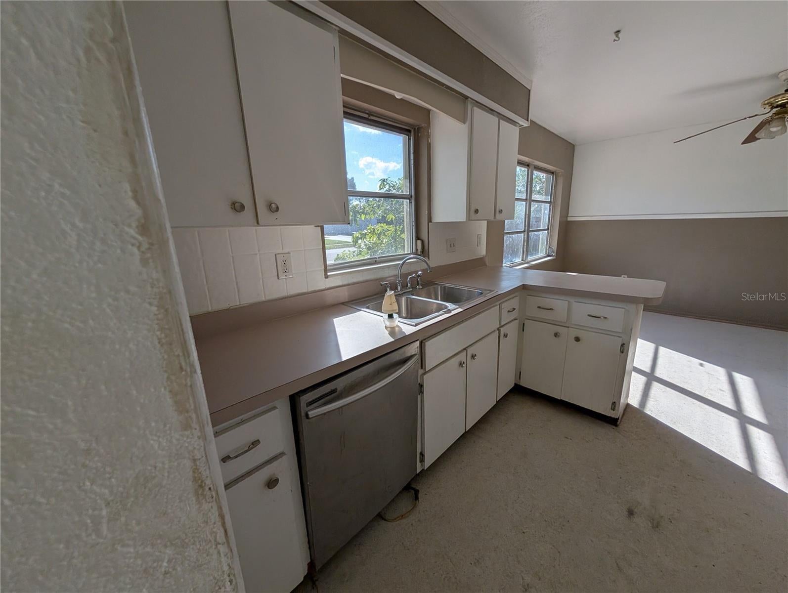 3646 LAKEWOOD DRIVE