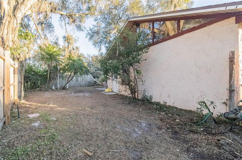 A home in LAKELAND