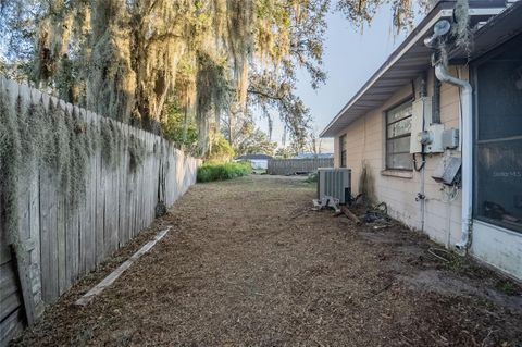 A home in LAKELAND