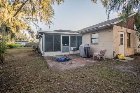 A home in LAKELAND