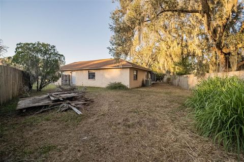 A home in LAKELAND