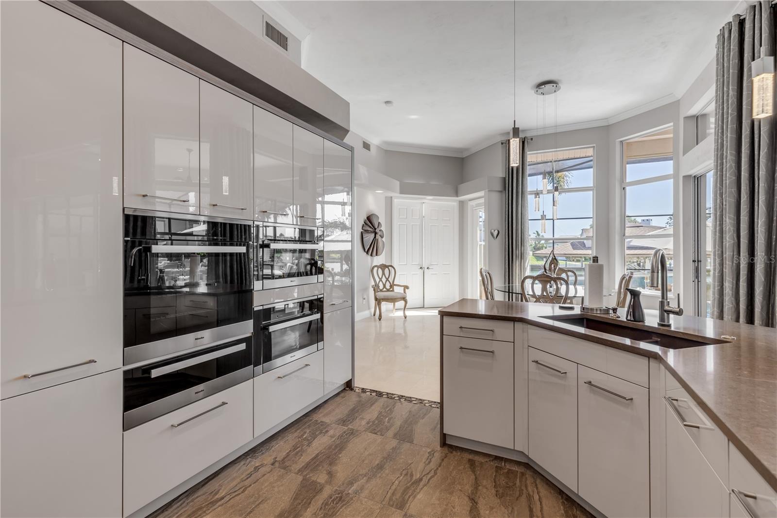 VENEZIA UNIT 04 - Residential