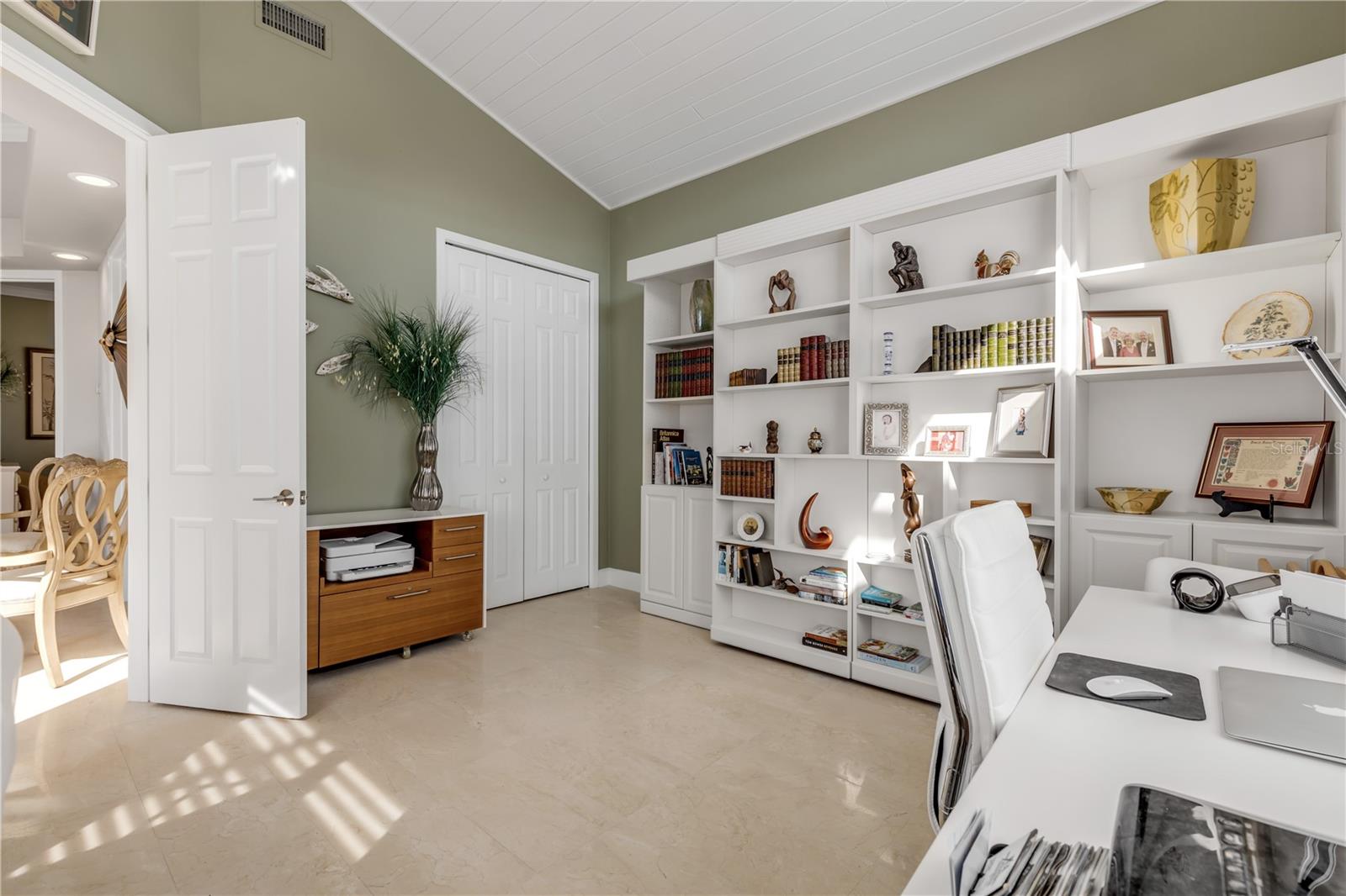 VENEZIA UNIT 04 - Residential