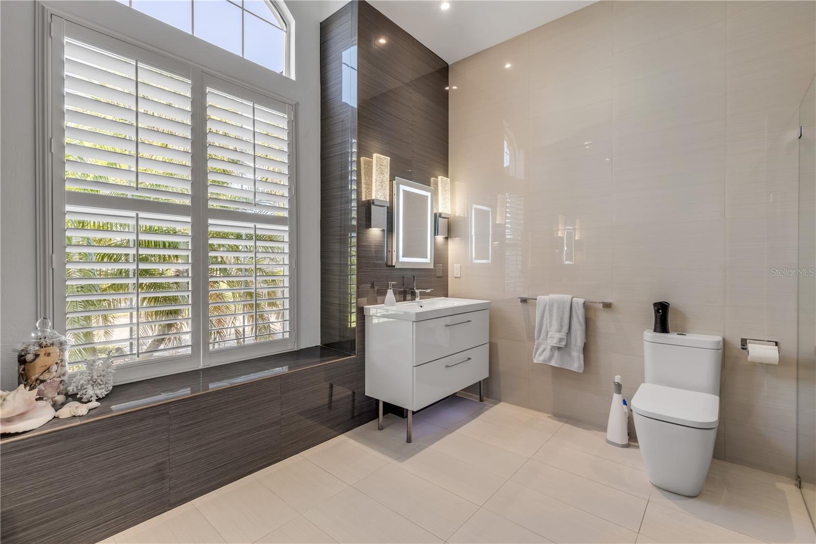 VENEZIA UNIT 04 - Residential