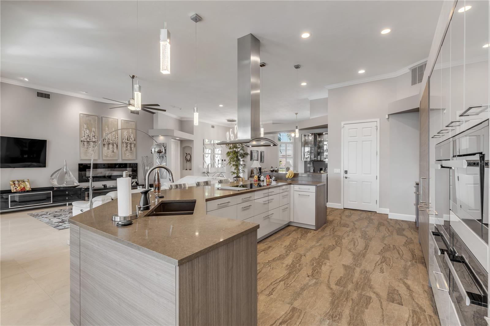 VENEZIA UNIT 04 - Residential