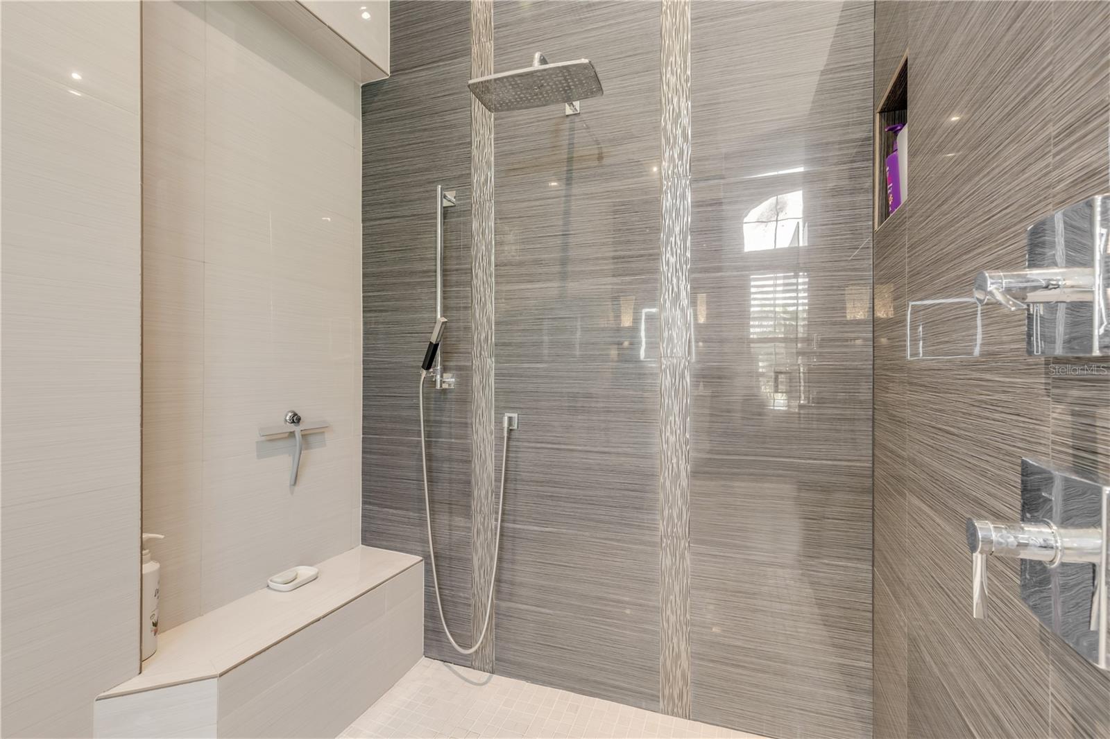 VENEZIA UNIT 04 - Residential