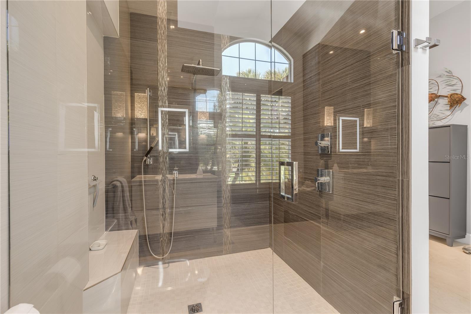 VENEZIA UNIT 04 - Residential