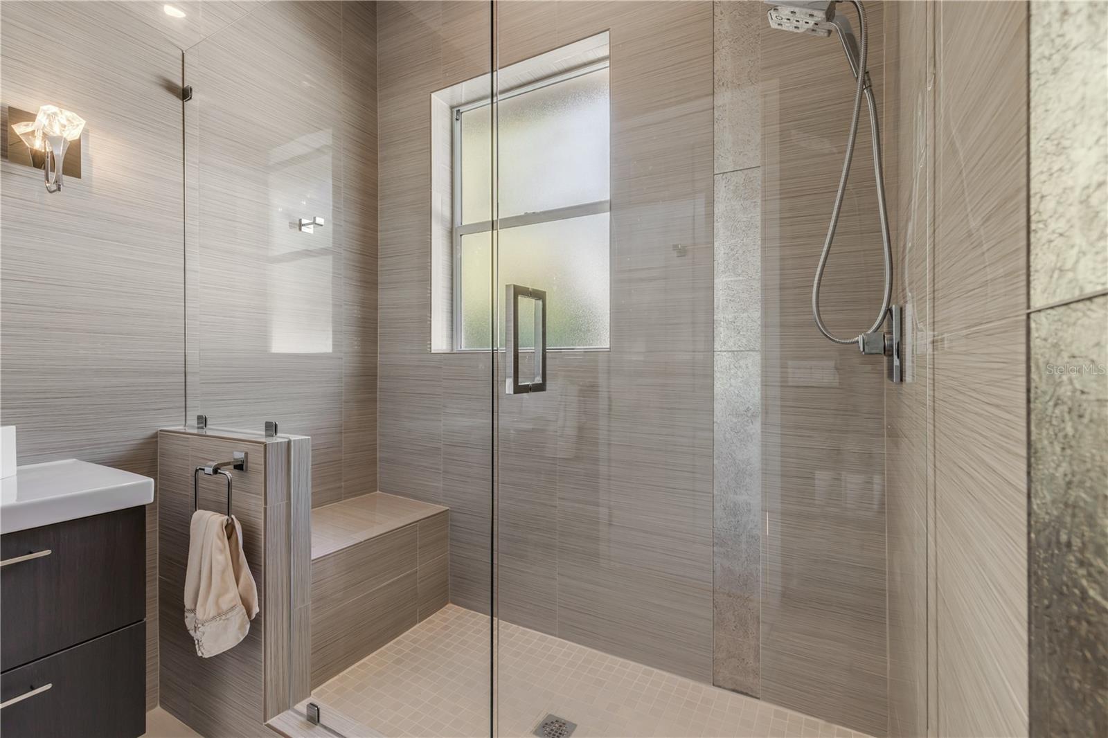 VENEZIA UNIT 04 - Residential