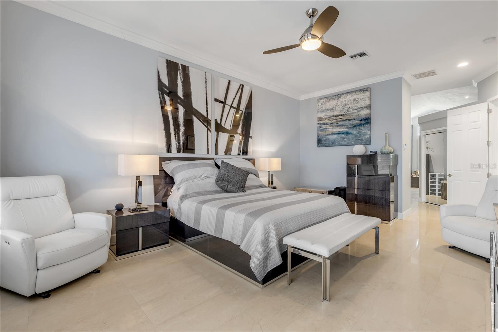 VENEZIA UNIT 04 - Residential