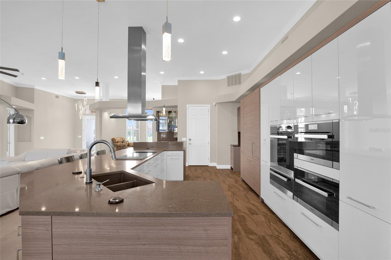 VENEZIA UNIT 04 - Residential