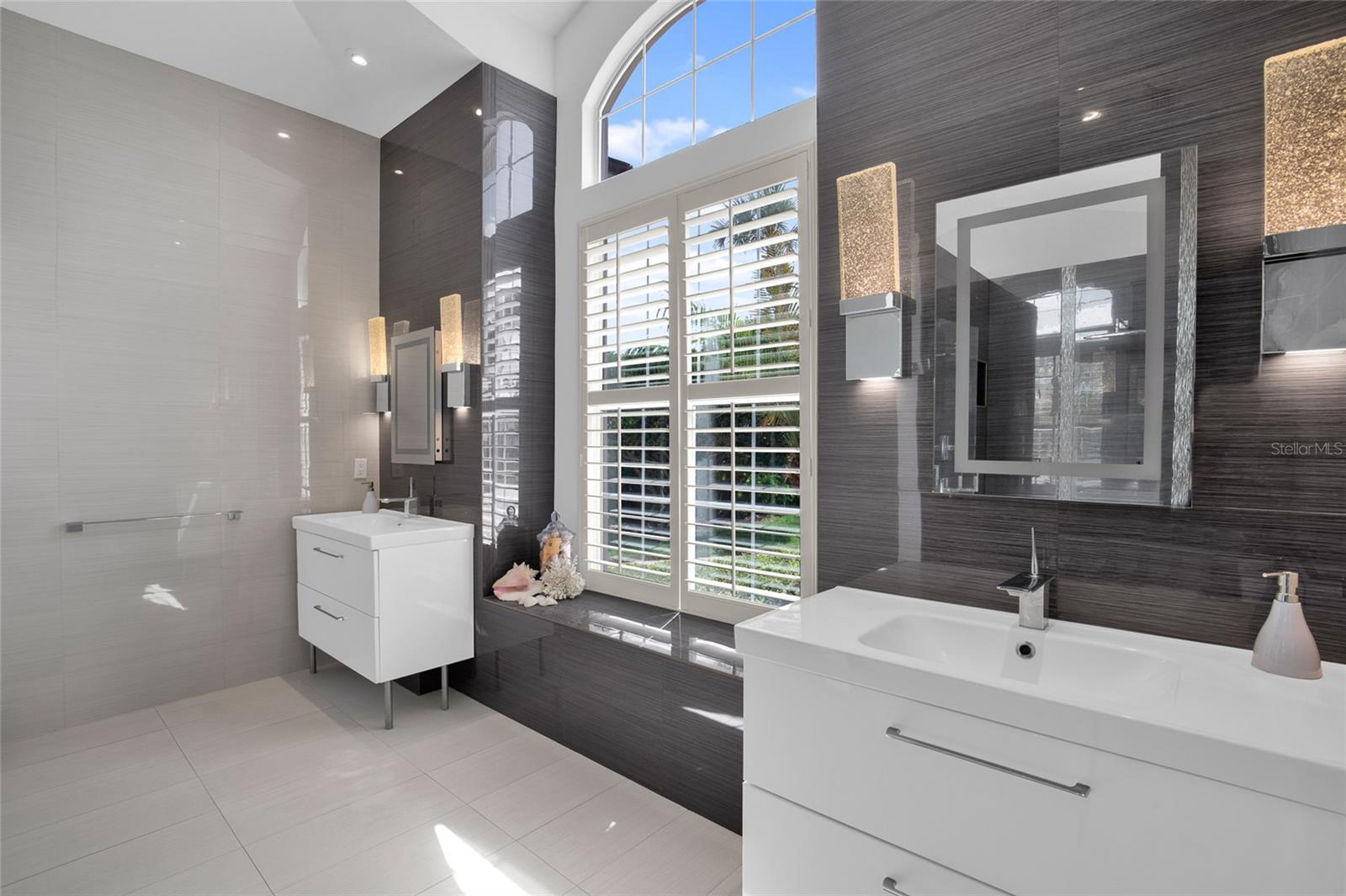 VENEZIA UNIT 04 - Residential