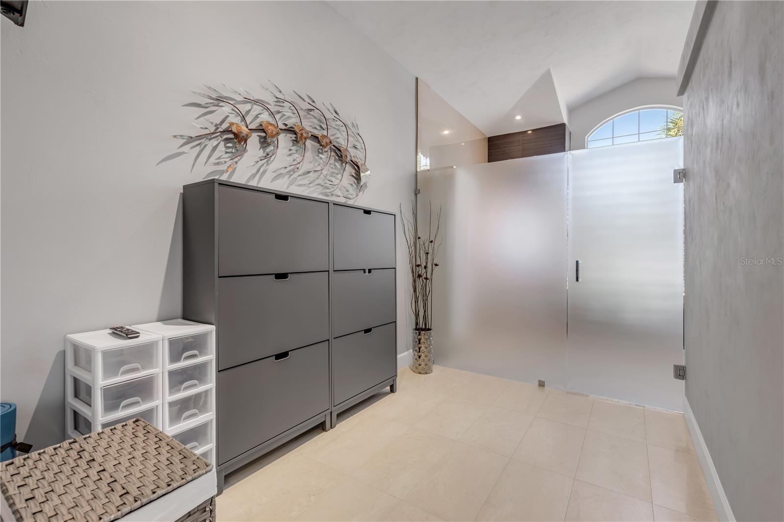 VENEZIA UNIT 04 - Residential