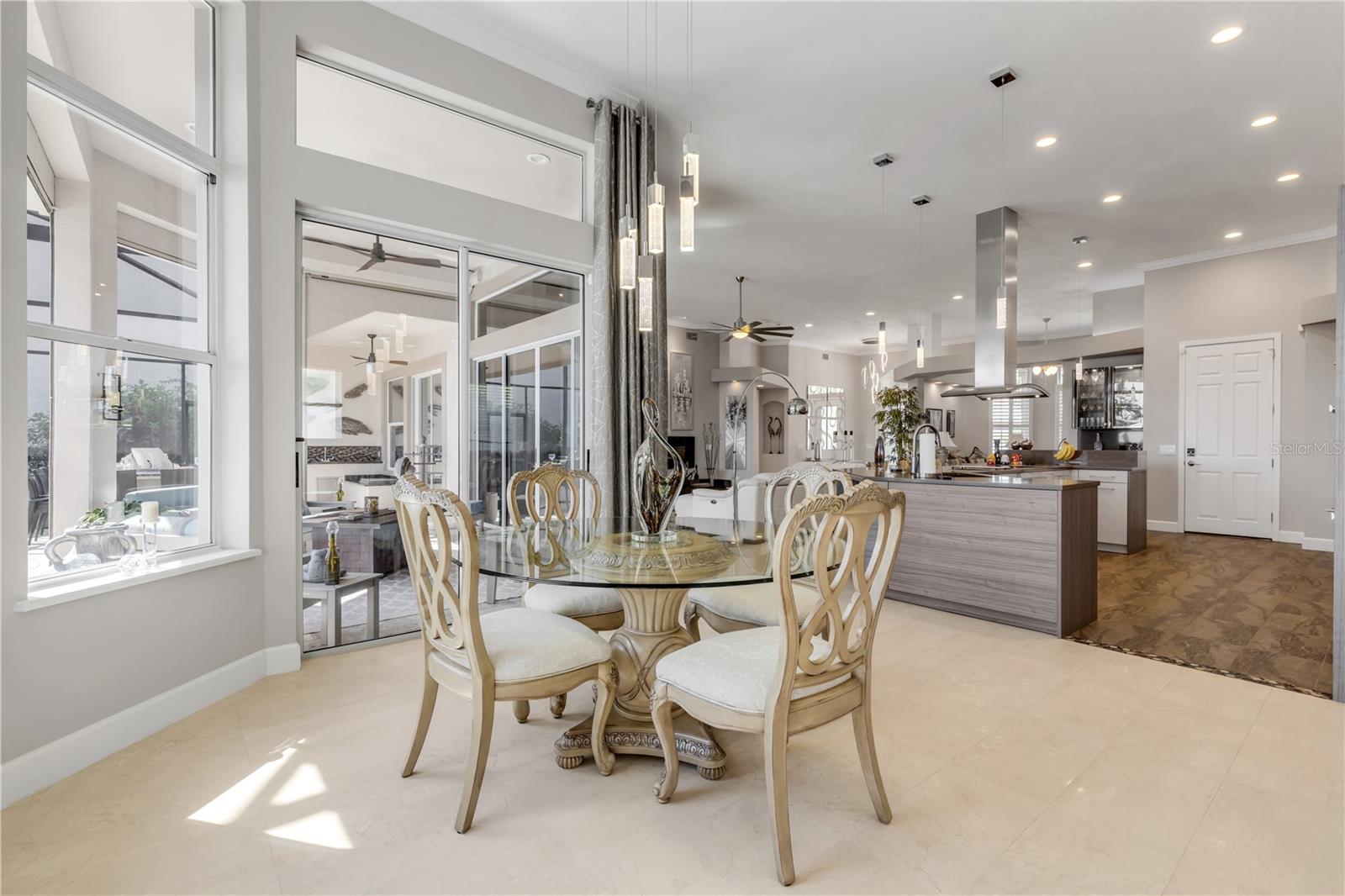 VENEZIA UNIT 04 - Residential