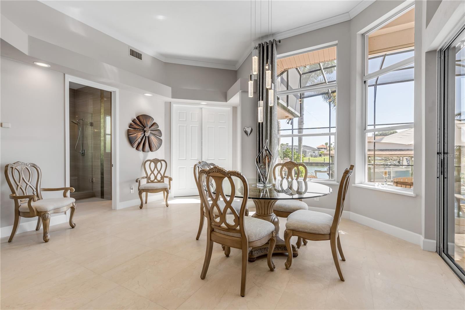 VENEZIA UNIT 04 - Residential