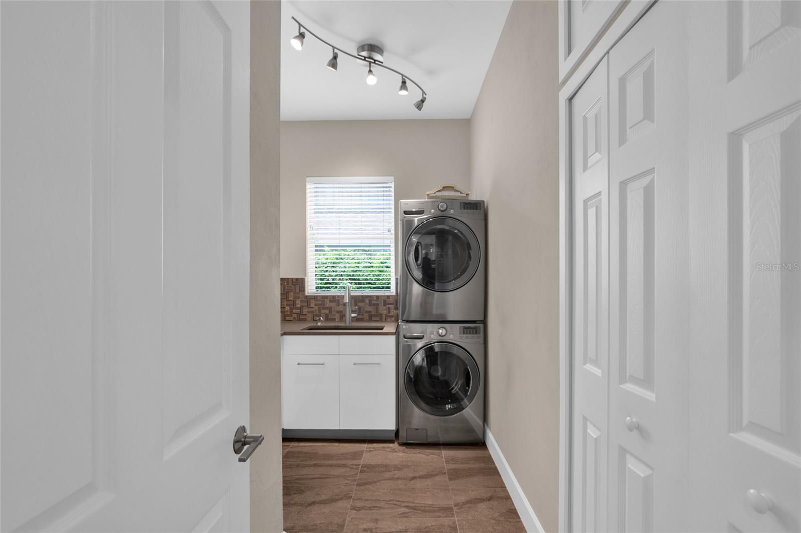 VENEZIA UNIT 04 - Residential