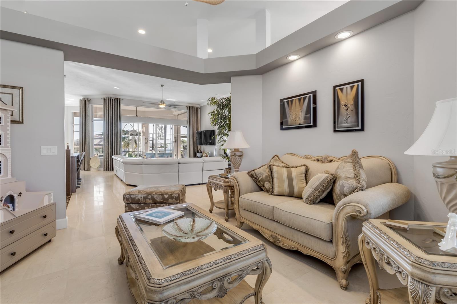 VENEZIA UNIT 04 - Residential