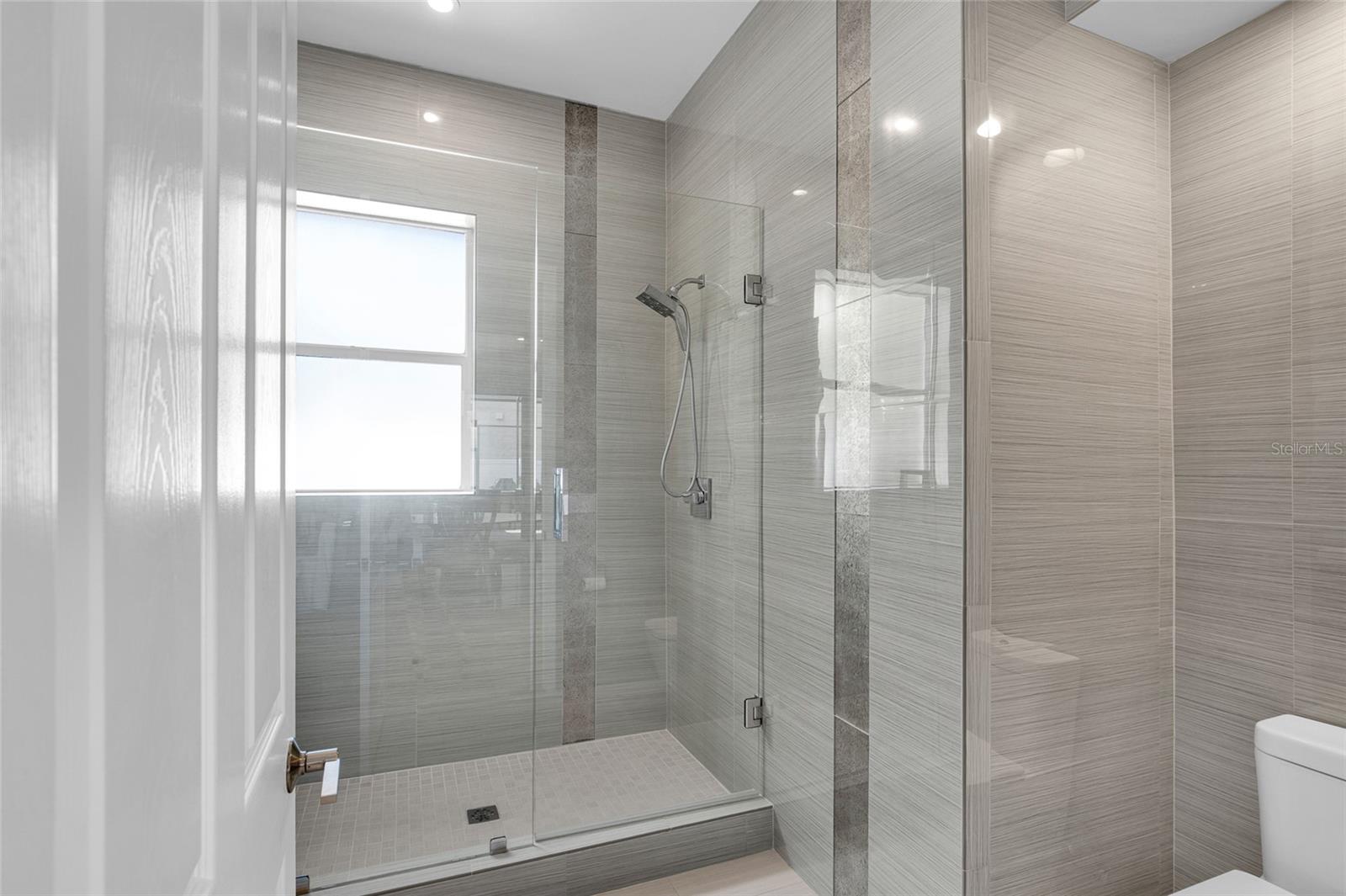 VENEZIA UNIT 04 - Residential