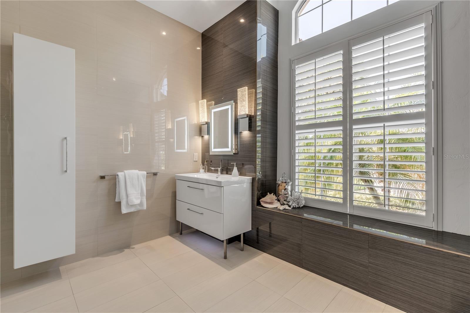 VENEZIA UNIT 04 - Residential