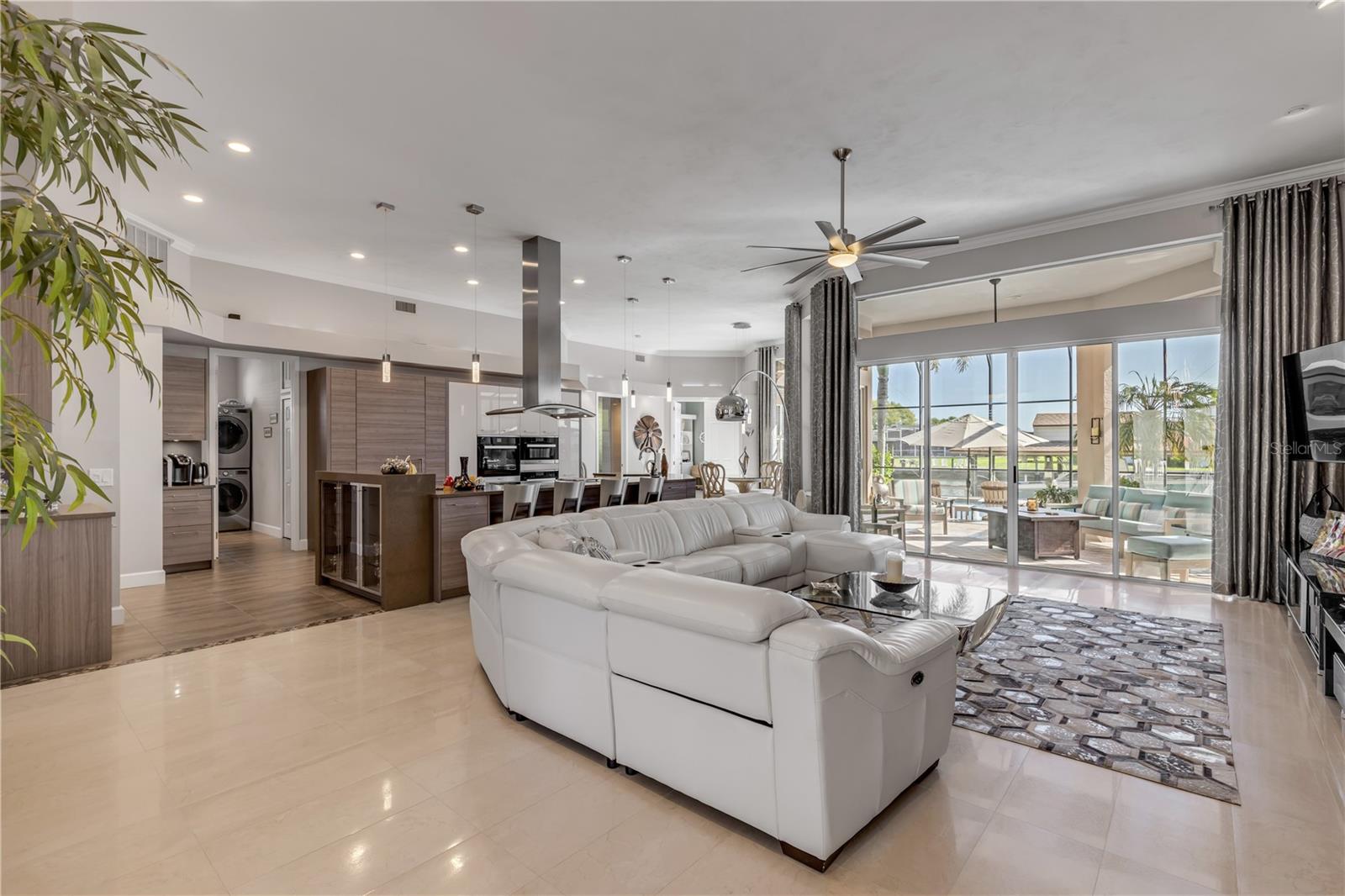 VENEZIA UNIT 04 - Residential