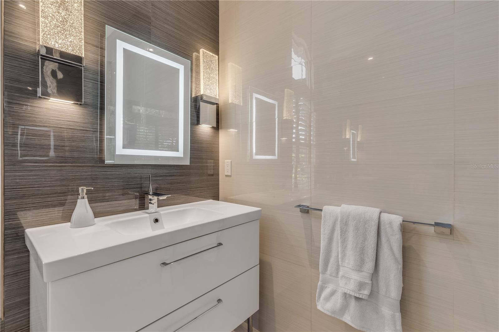 VENEZIA UNIT 04 - Residential