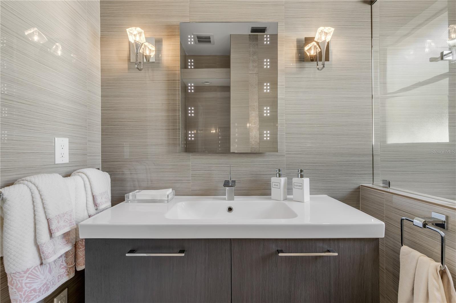 VENEZIA UNIT 04 - Residential