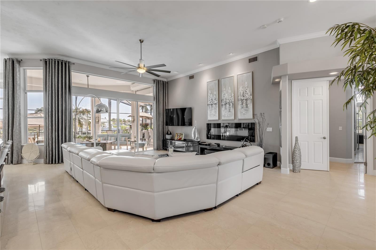 VENEZIA UNIT 04 - Residential