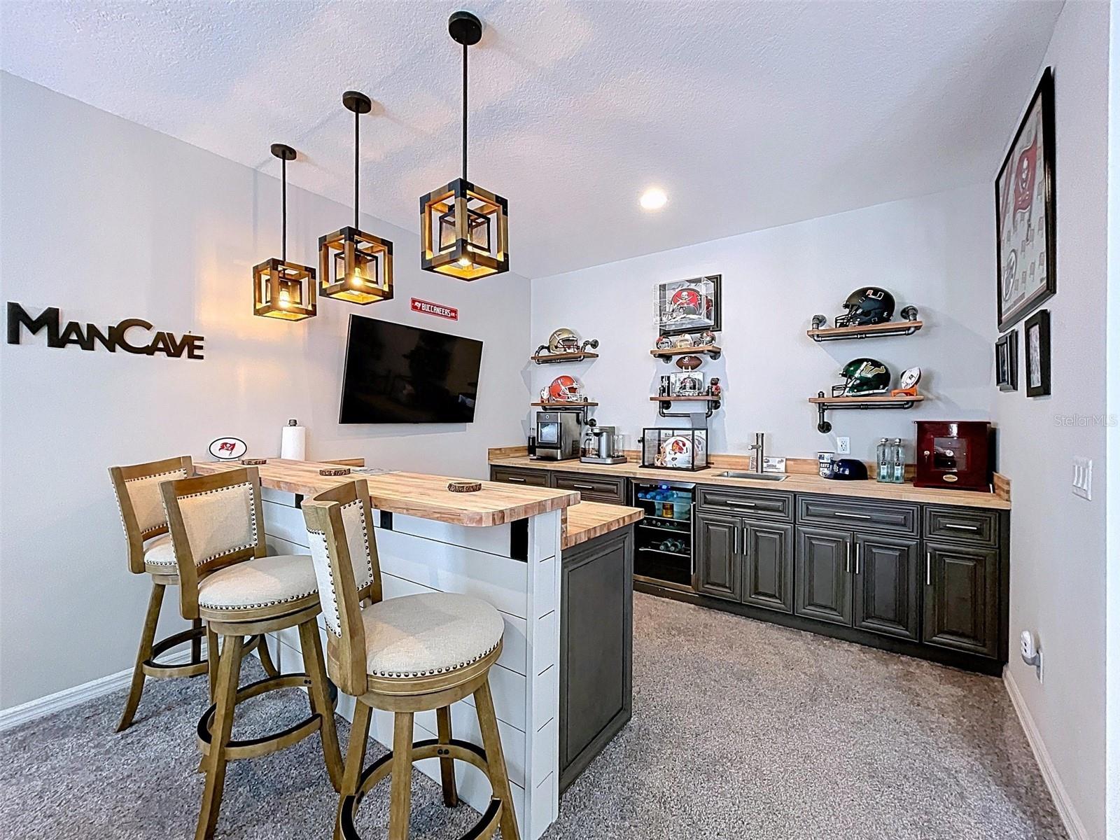 LOT 141 LESS N 13.97 FT, ALL OF LOT 142 BOUGAINVIL - Residential