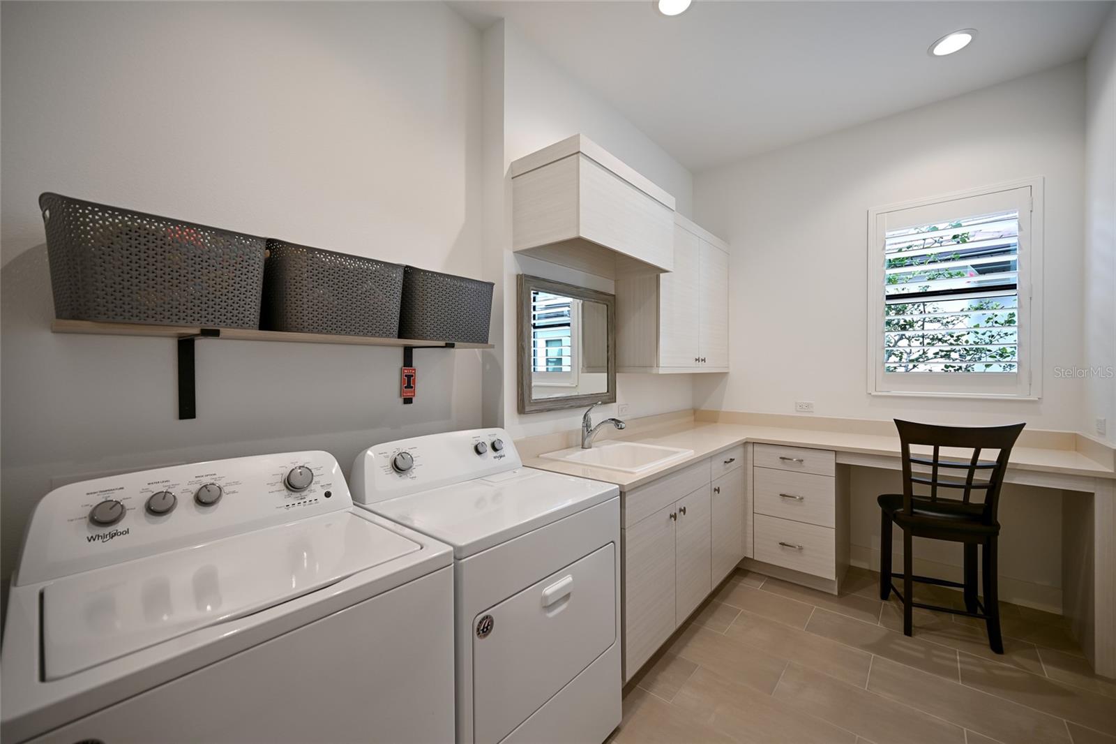 LAKEHOUSE COVE - Residential