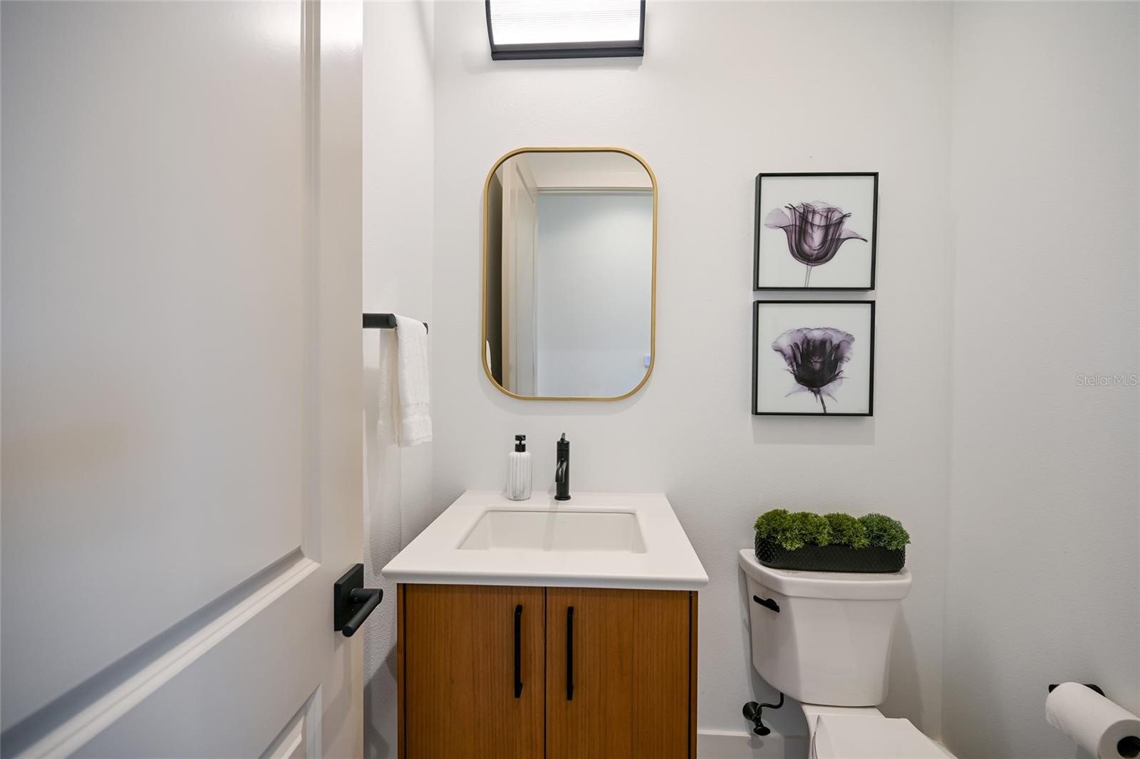 LAKEHOUSE COVE - Residential